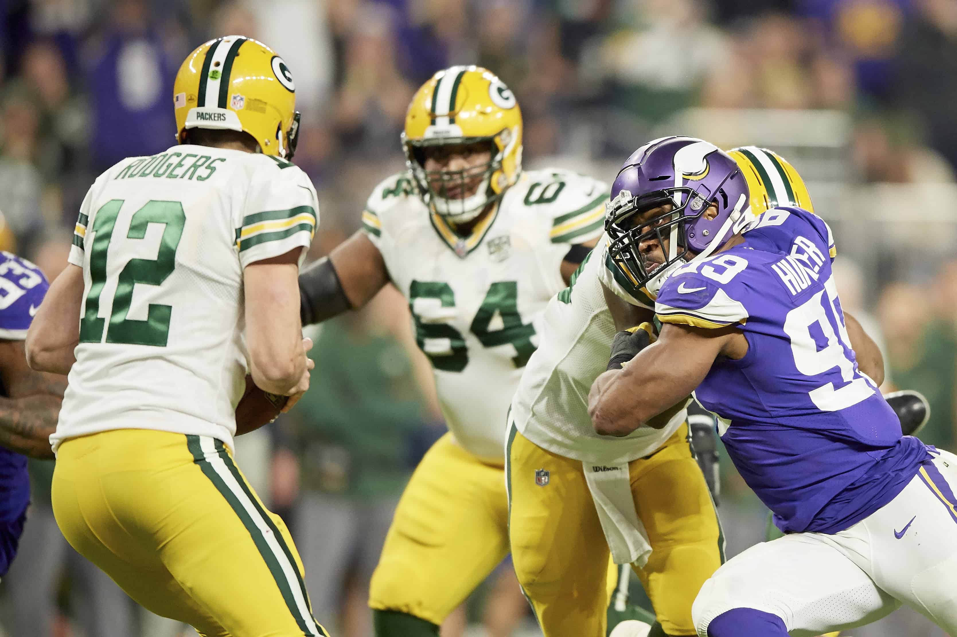 Danielle Hunter chases down Aaron Rodgers