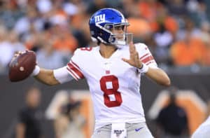 Daniel Jones throws a pass