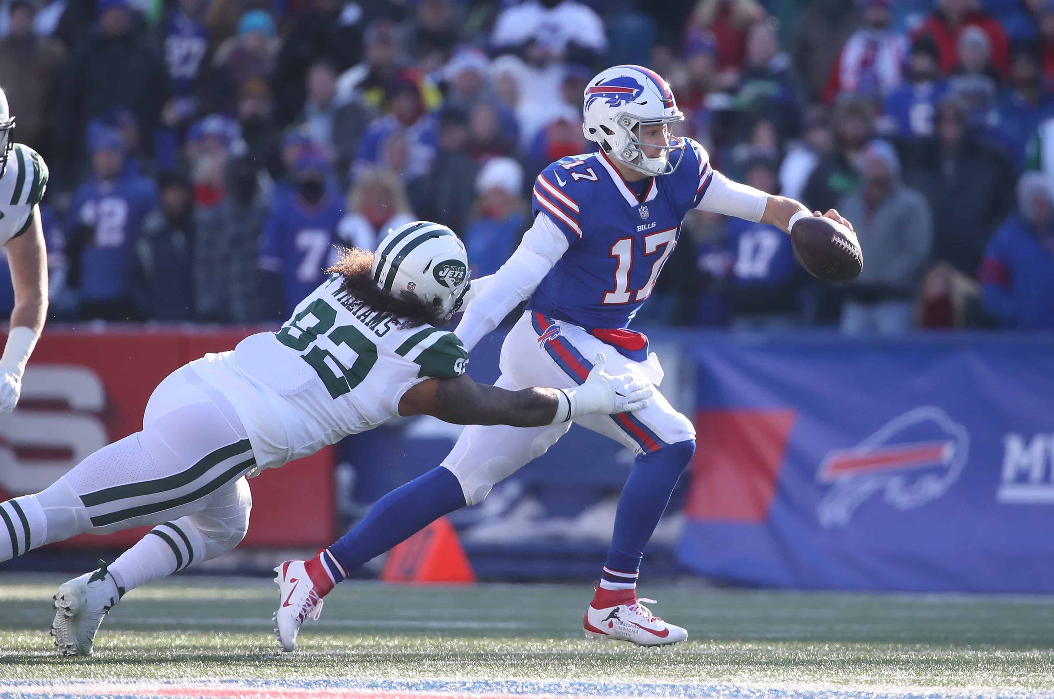 Bills QB Josh Allen avoids tackle from Jets DL Leonard Williams