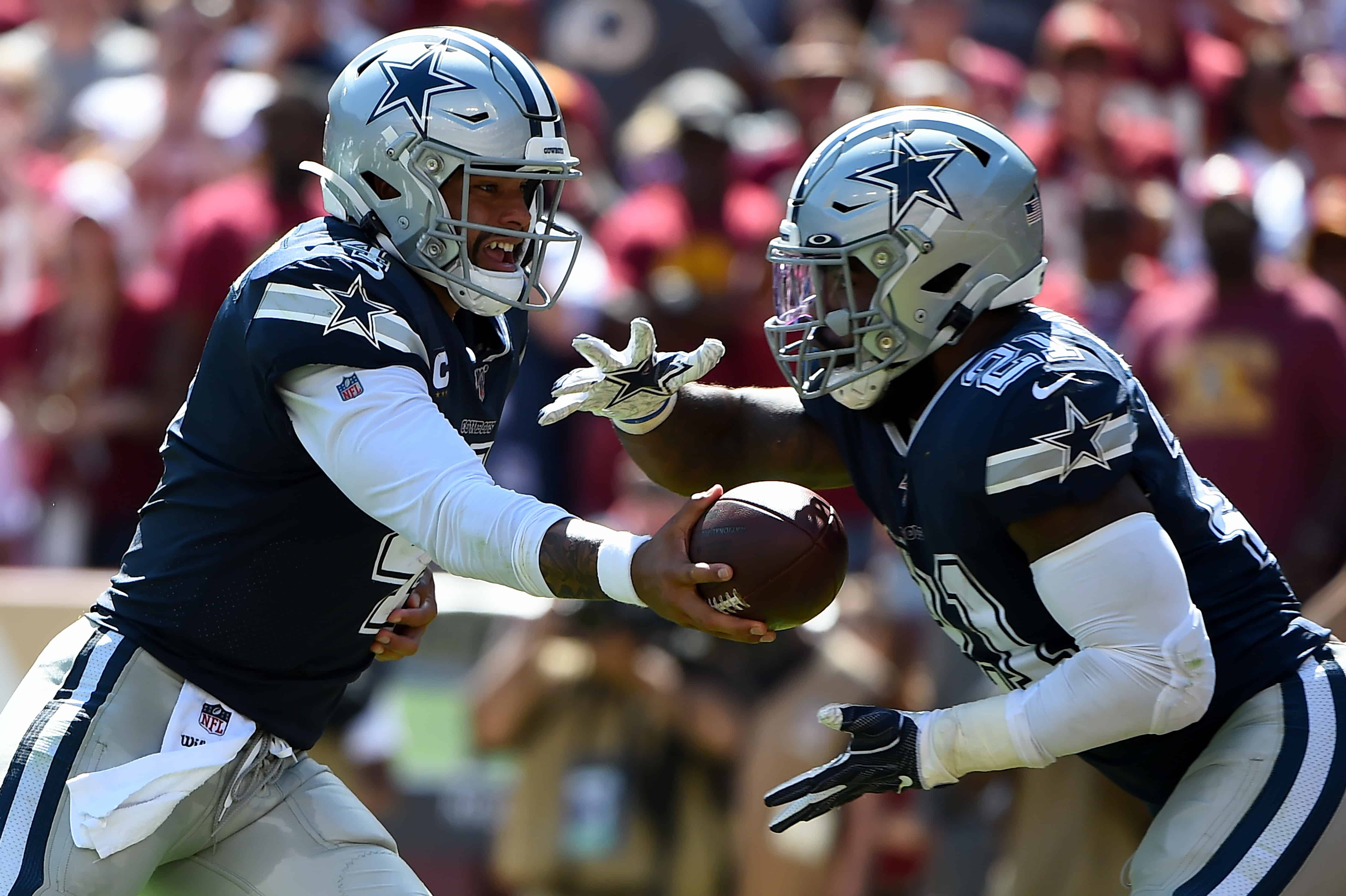 Dak Prescott hands off the Ezekiel Elliott
