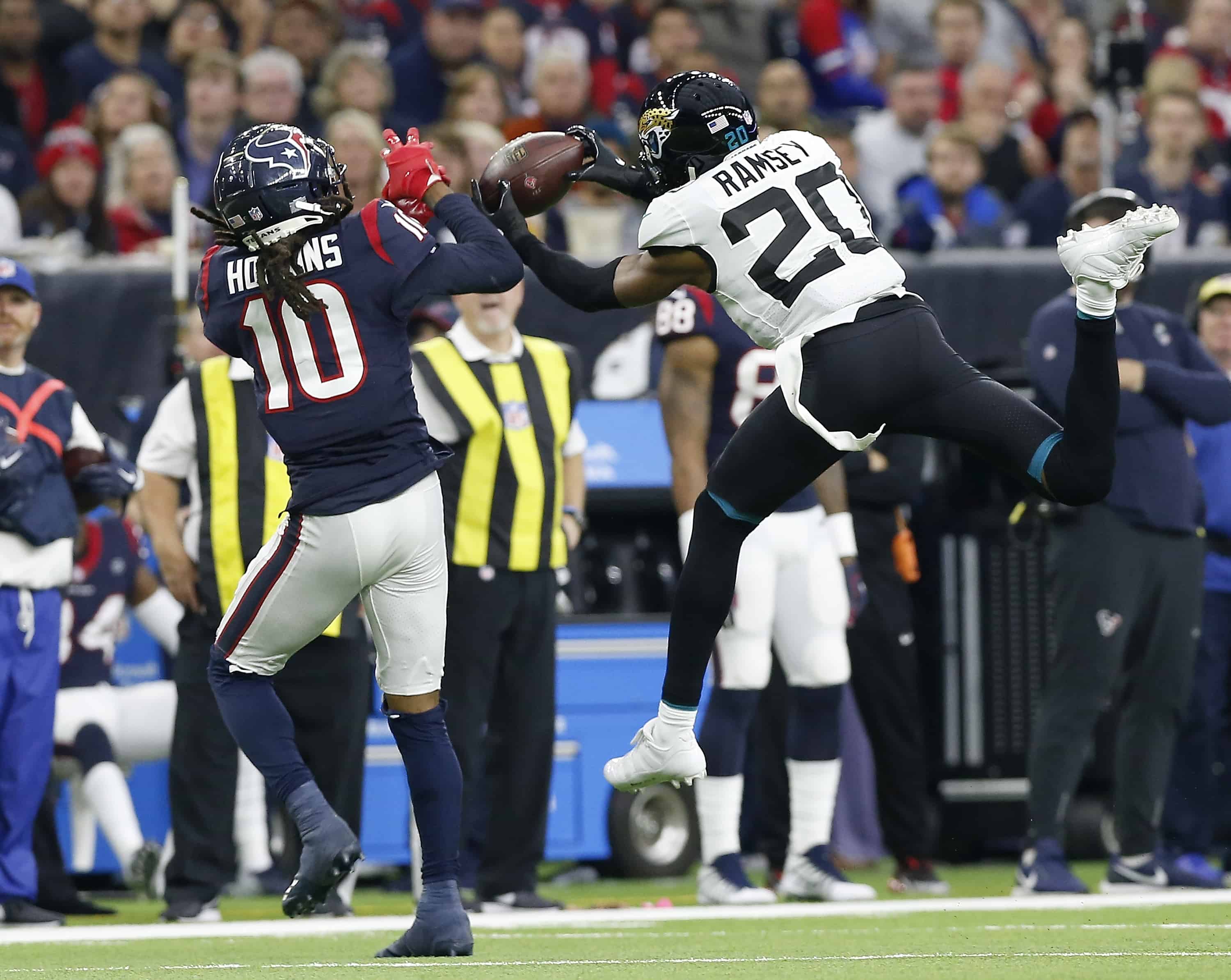 Jalen Ramsey and Deandre Hopkins fight for ball