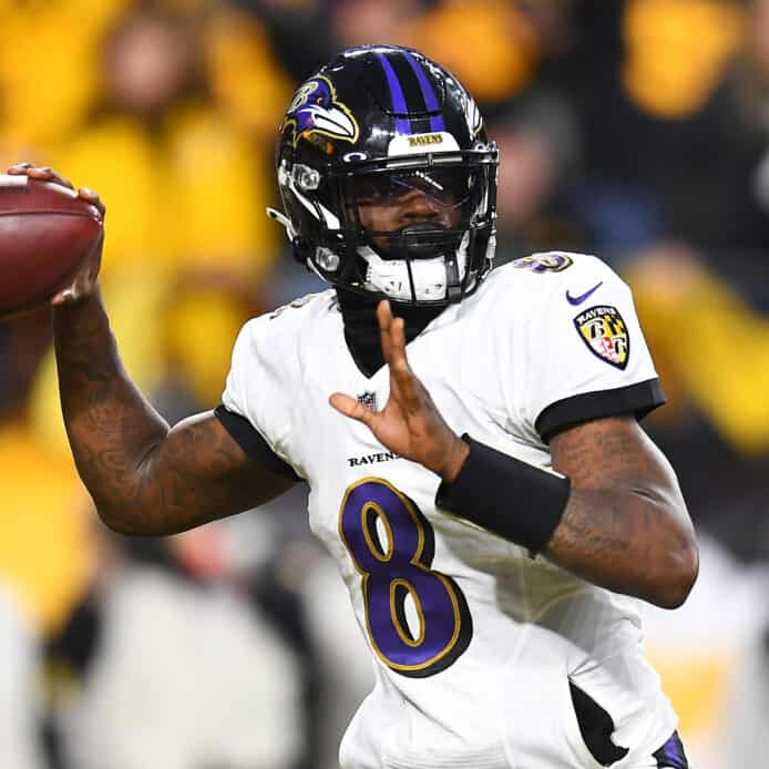 Lamar Jackson winds up to throw.