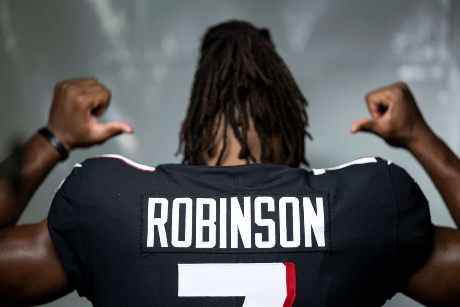 LOS ANGELES, CALIFORNIA - MAY 20: Bijan Robinson #7 of the Atlanta Falcons poses for a portrait during the NFLPA Rookie Premiere on May 20, 2023 in Los Angeles, California. (Photo by Michael Owens/Getty Images)
