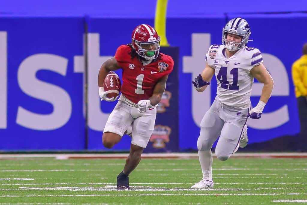 Jahmyr Gibbs runs away from defender
