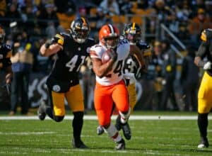Nick Chubb runs away from Steelers