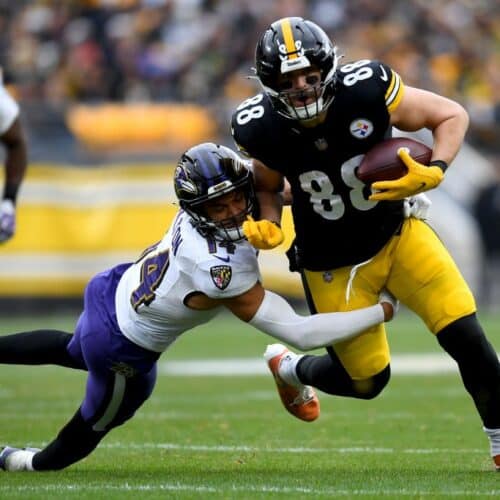 Pat Freiermuth breaks a tackle.