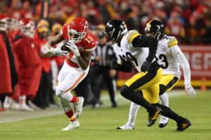KANSAS CITY, MO - JANUARY 16: Pittsburgh Steelers free safety Minkah Fitzpatrick (39) looks to tackle Kansas City Chiefs