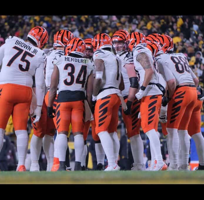 Cincinnati Bengals in a huddle on offense
